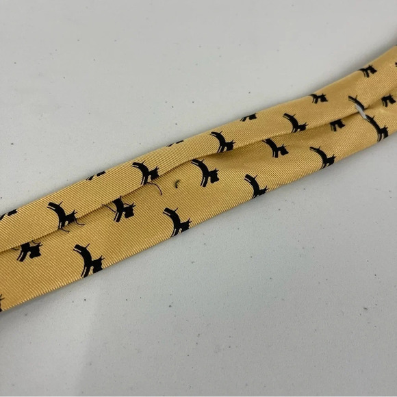 J. McLaughlin 100% Silk Yellow Dog Print Tie - Picture 4 of 5